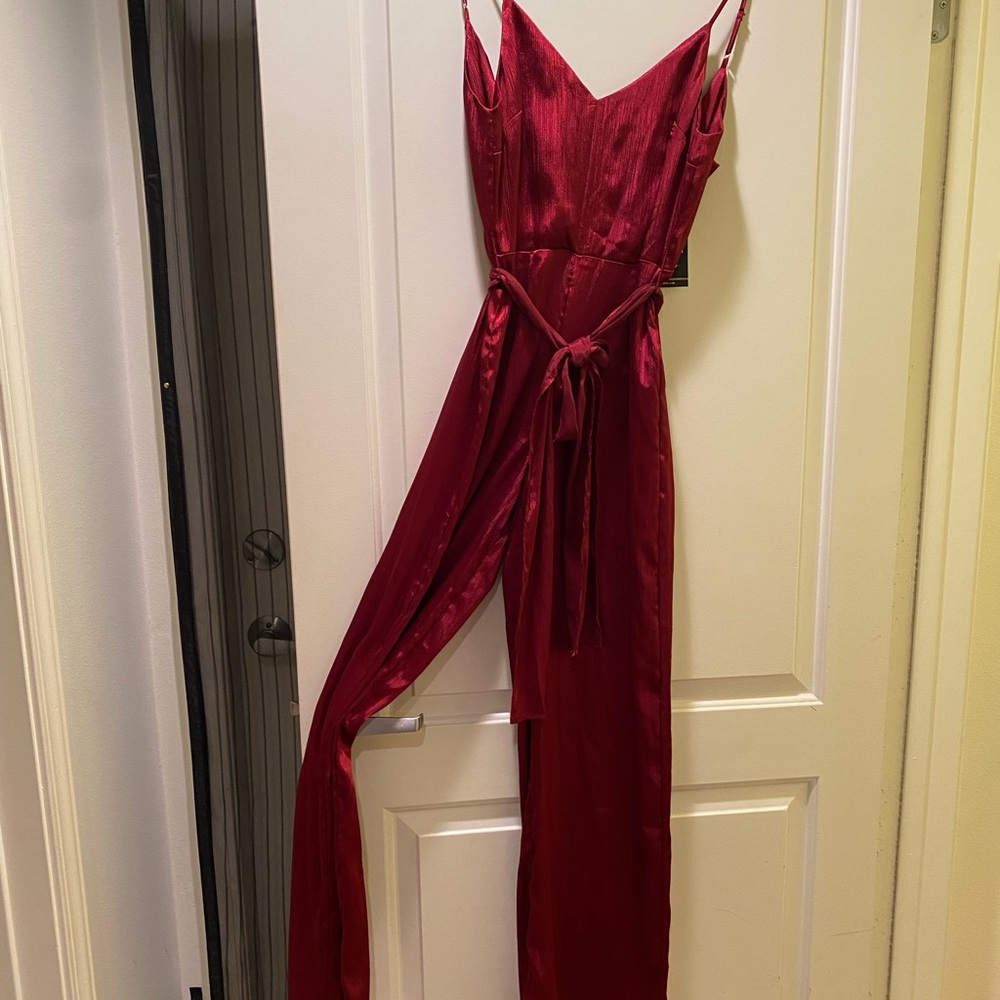 Super cute for the holiday or a nice night out!